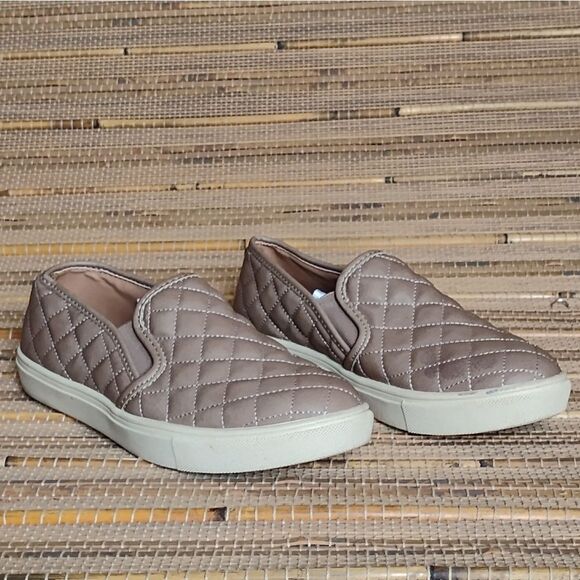 Women's Steve Madden Ecentrcq Quilted Slip-on Sneaker Size 7 - Picture 3 of 15